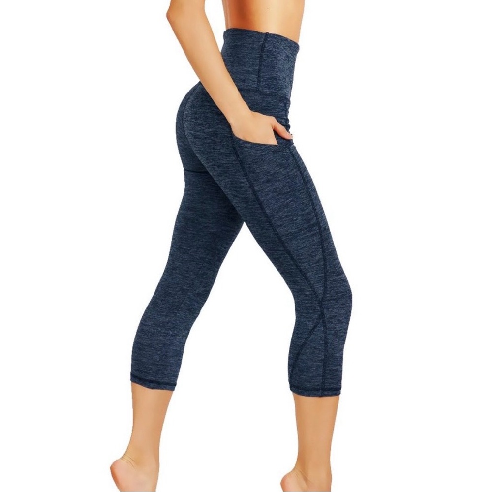 Women’s Capri Leggings With Pockets Power Flex Dry-Fit